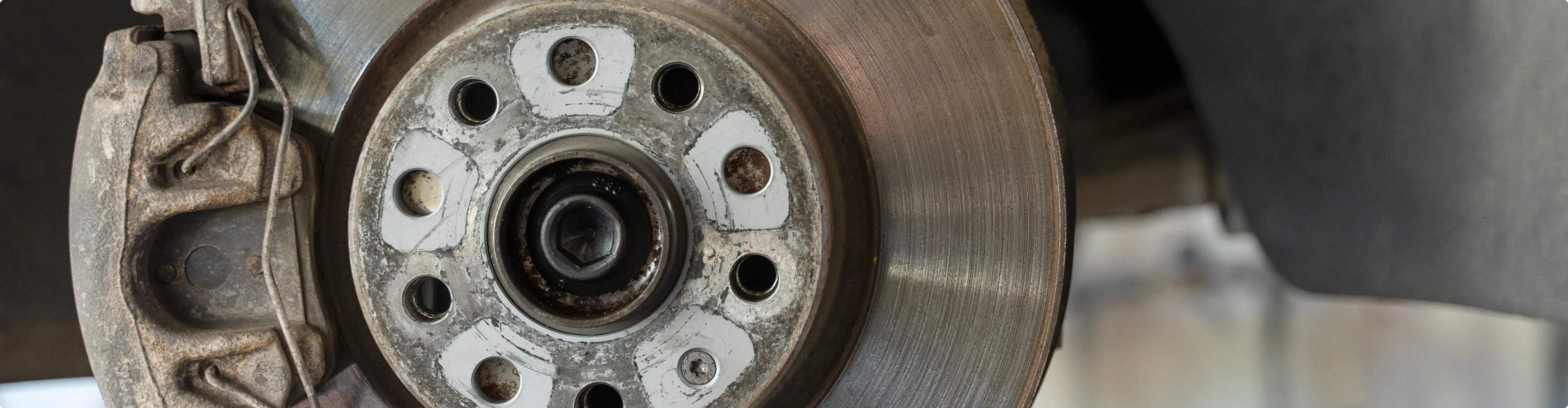 Иллюстрация статьи: Как заменить тормозные колодки